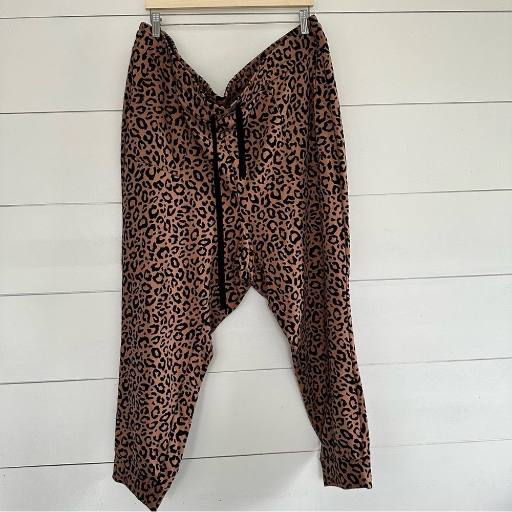 Torrid Women’s 5X Fleece Lined Leopard Plus Size Jogger Pants New NWT